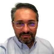 Especialista en comunicación institucional y relaciones con los medios